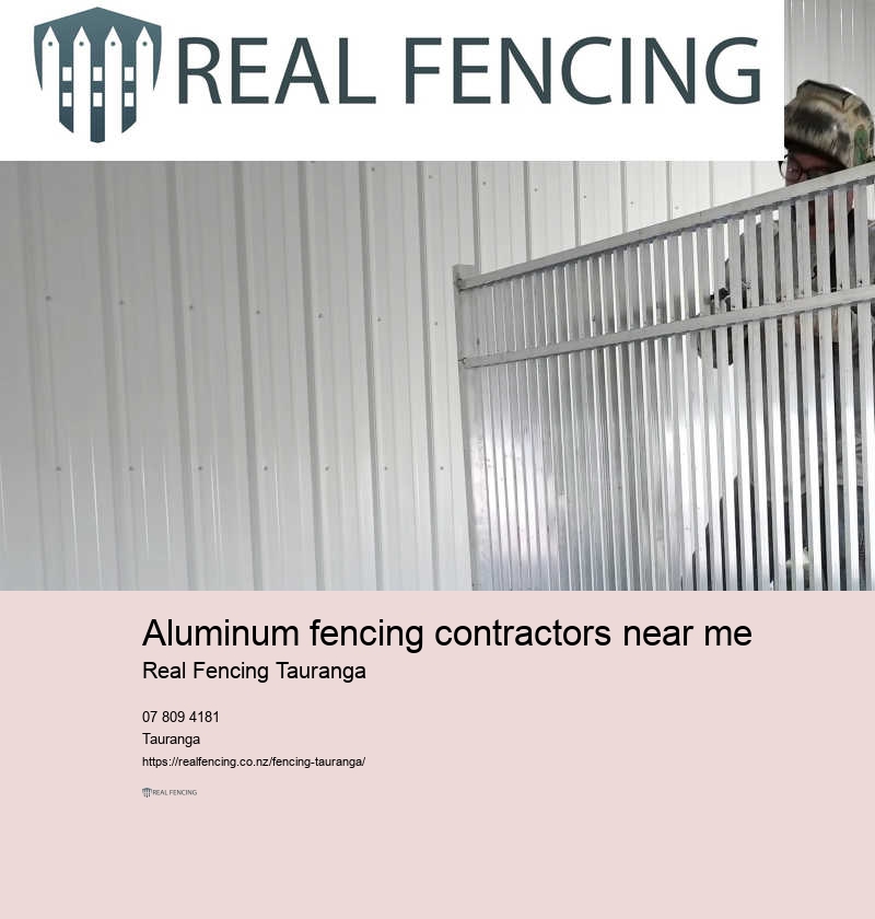 Aluminum pool fencing